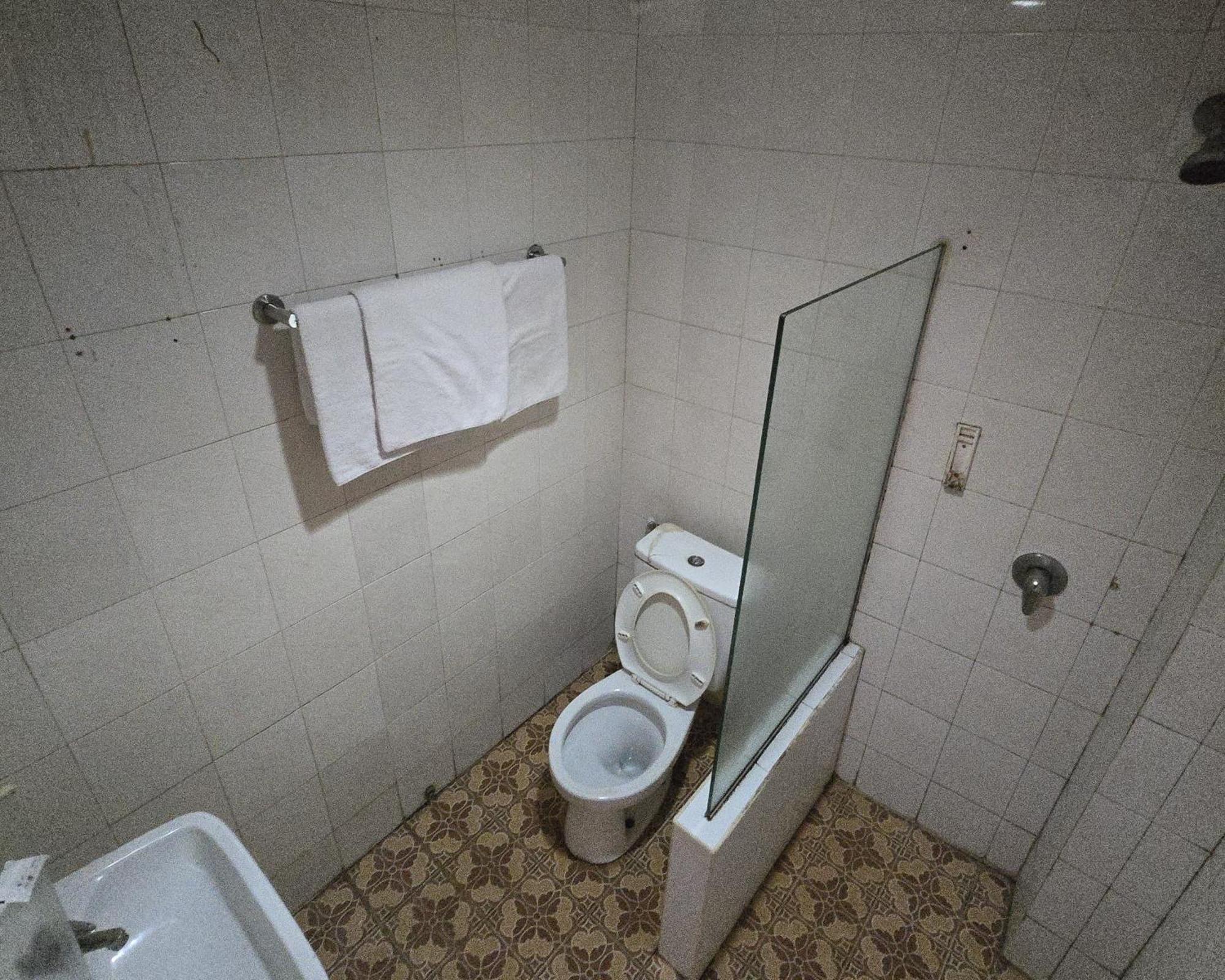 Hotel Maxim Kwitang Jacarta Quarto foto